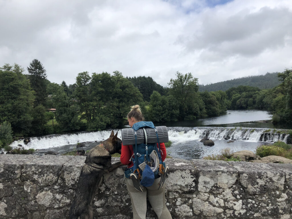 Still basking in embarrassment as we crossed Ponte Maceira over the río Tambre